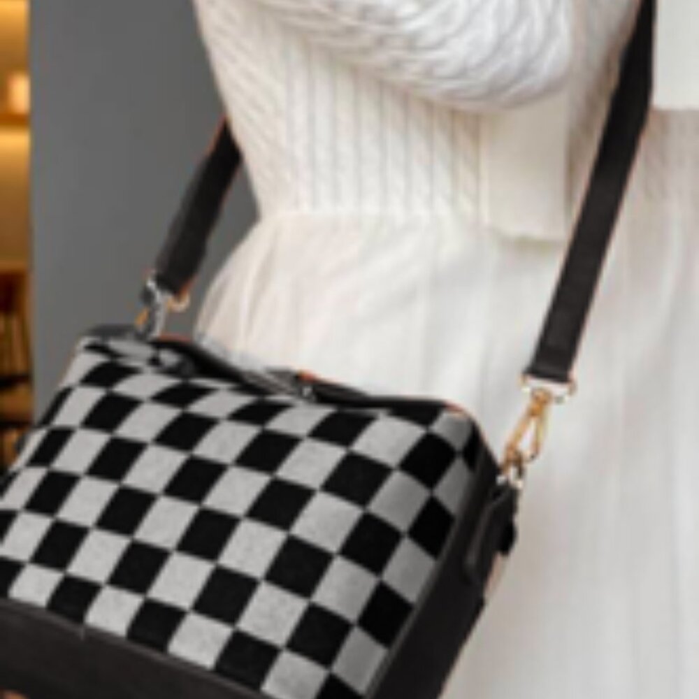 Checkered hollace crossbody cube tote bag - Picture 3 of 4